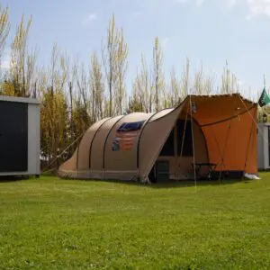 Kampeerplaats 06 met luxe privé sanitair