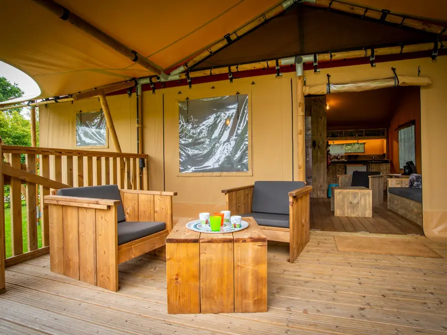 Luxe Plus ingerichte tent met badkamer